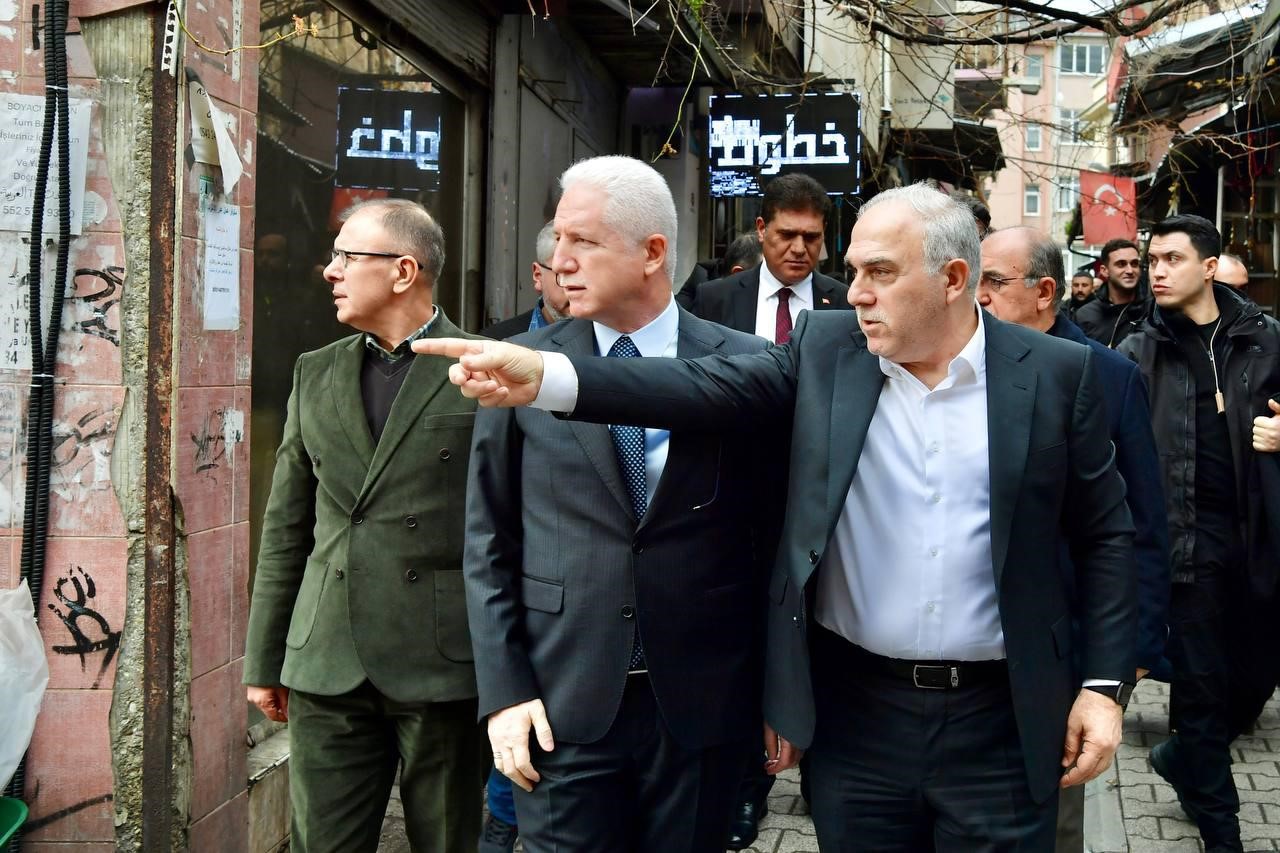 Vali Davut Gül başkanlığında Fatih’te kültürel mirasın korunması değerlendirme toplantısı düzenlendi
Vali Davut Gül başkanlığında Fatih’te kültürel mirasın korunması değerlendirme toplantısı düzenlendi