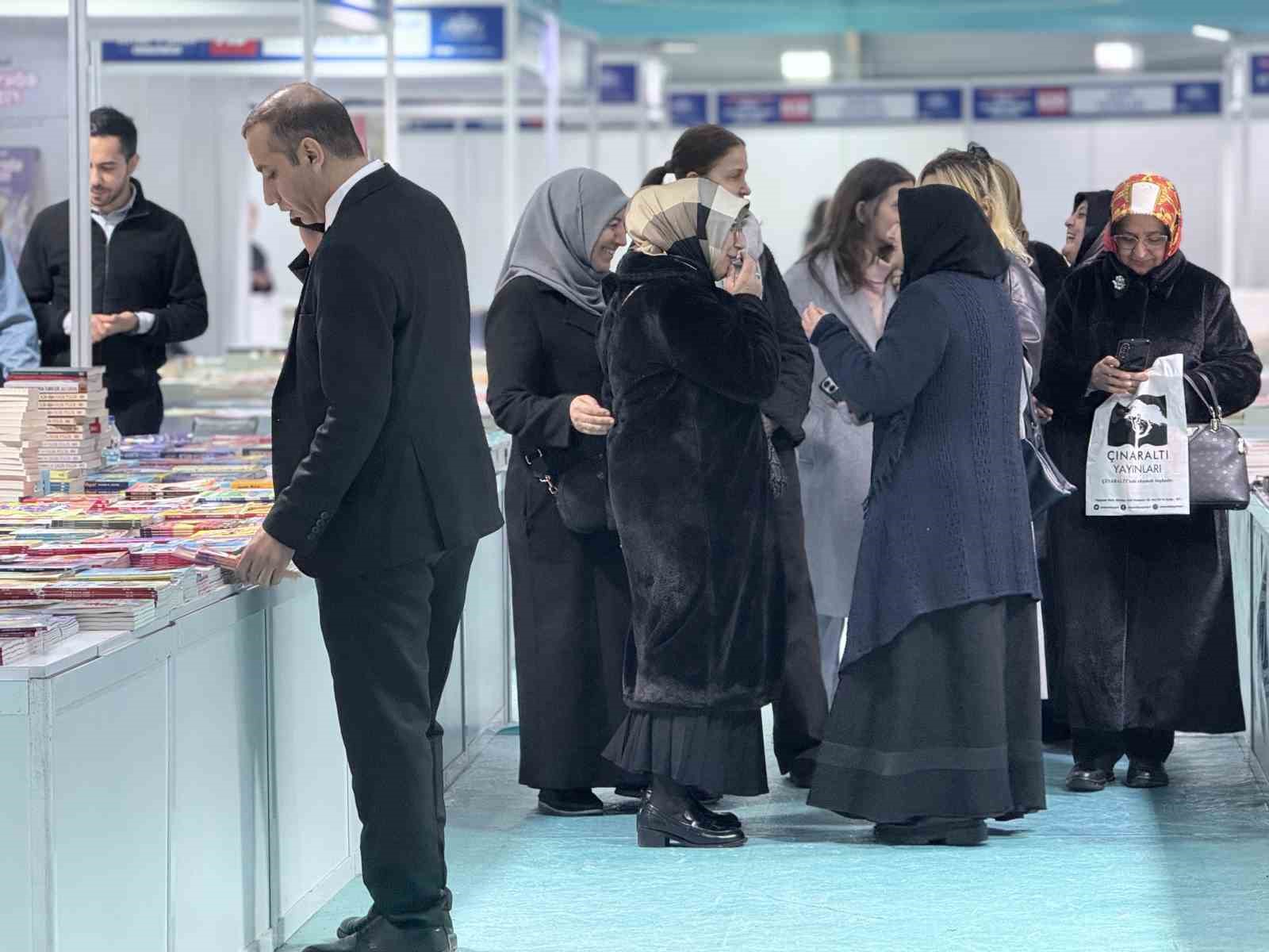 Vali Davut Gül:’’Kitap okuma projesi ile okullarımızdaki kitap sayısını 6 buçuk milyondan 13 milyona çıkardık’’
