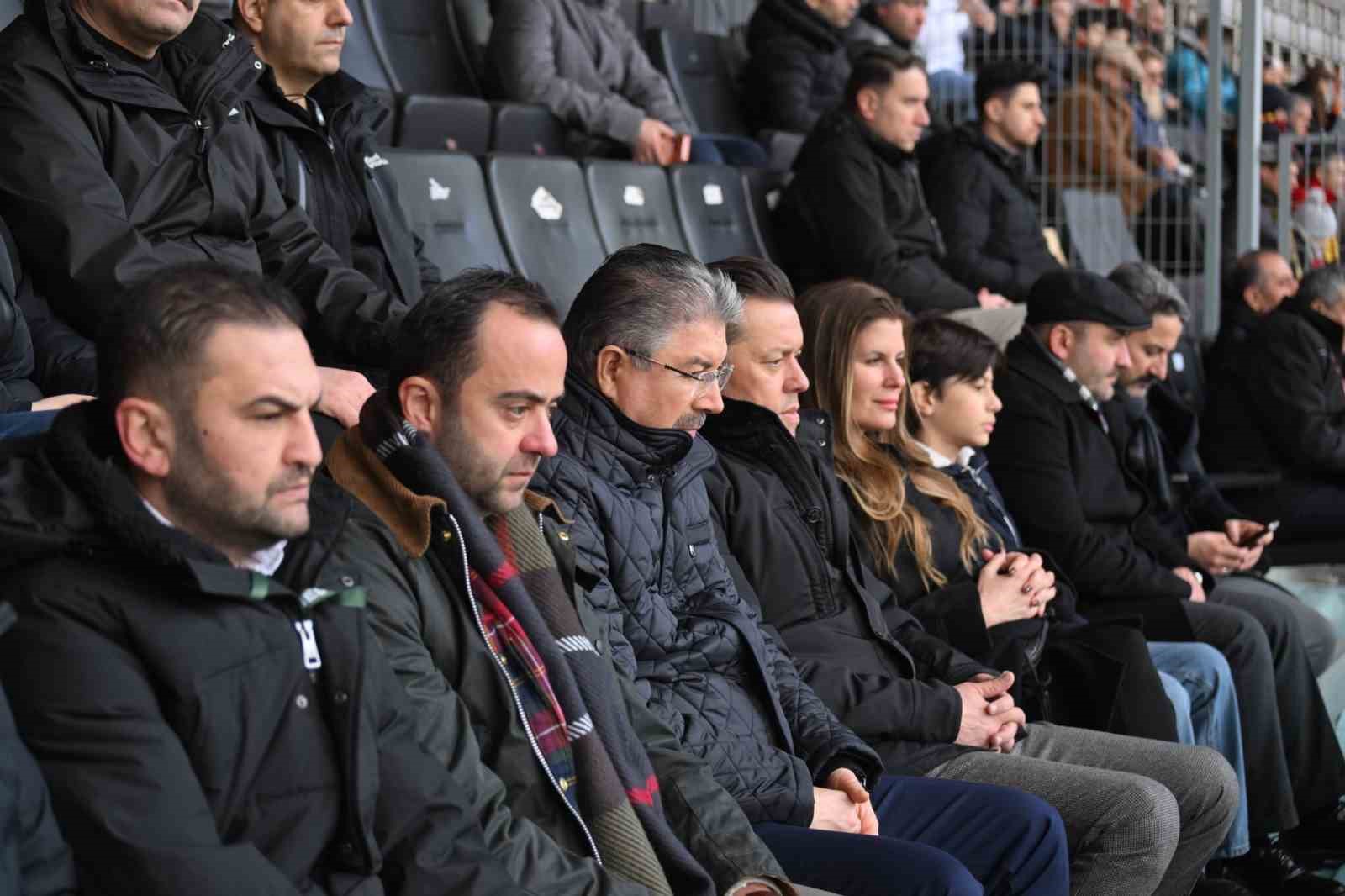 Vali Dr. Erdinç Yılmaz Eskişehirspor’un galibiyet coşkusuna ortak oldu
