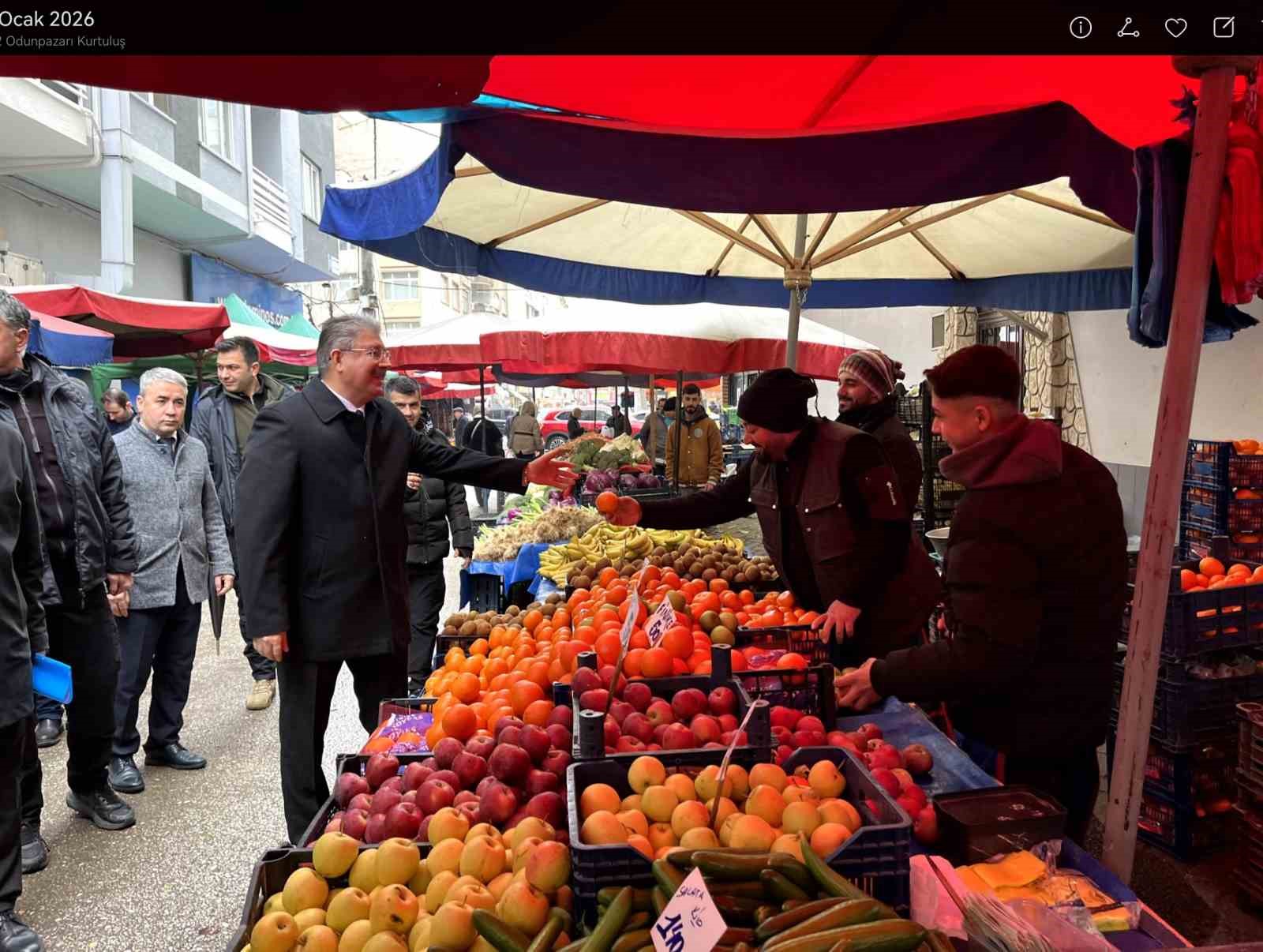 Vali Dr. Erdinç Yılmaz, pazarcı esnafıyla buluştu
