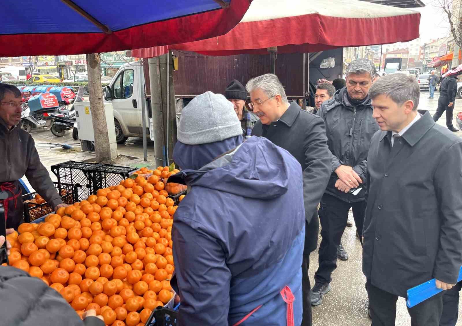Vali Dr. Erdinç Yılmaz, pazarcı esnafıyla buluştu
