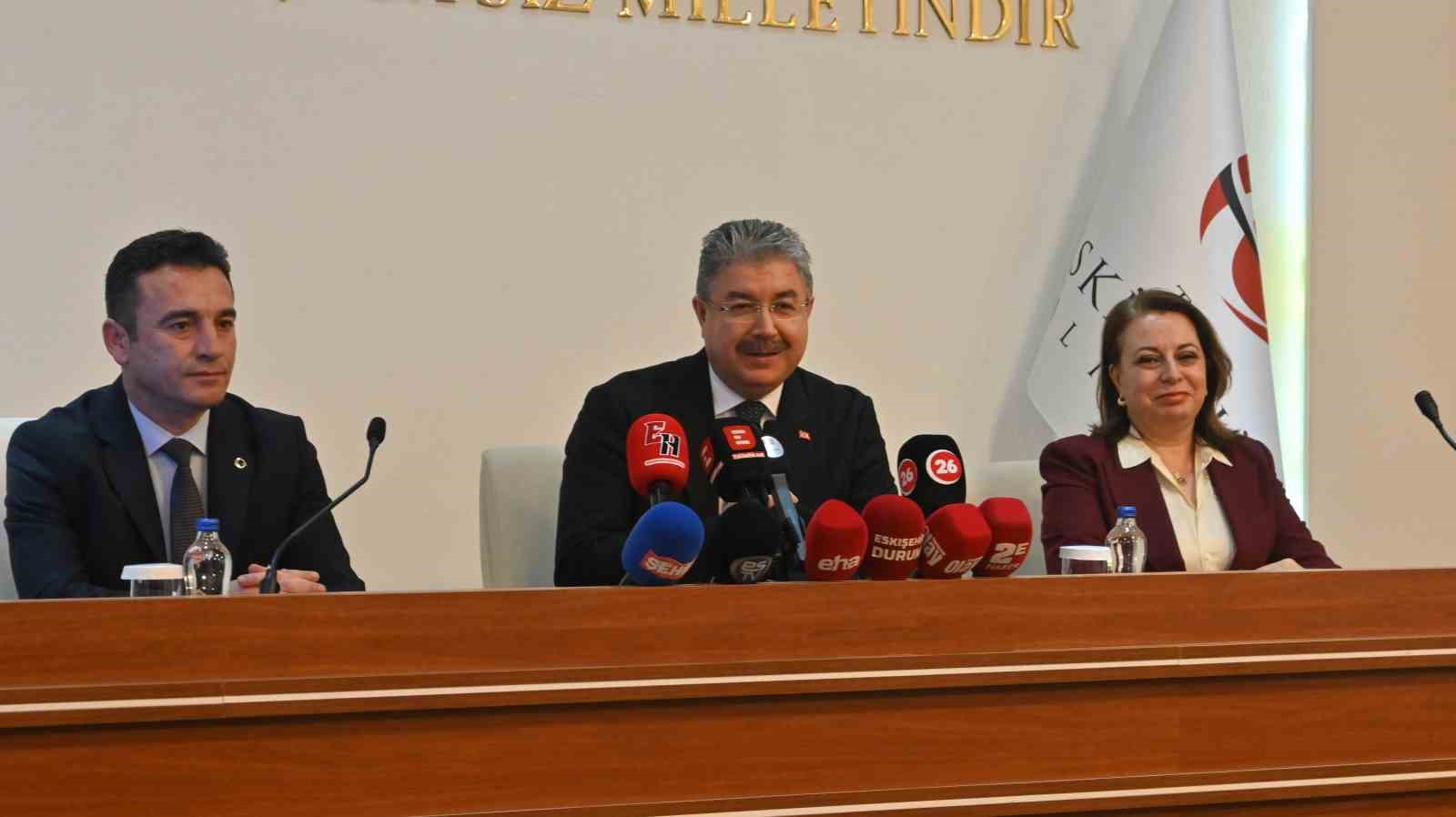 Vali Dr. Erdinç Yılmaz’a ’Sivrihisar Fahri Hemşehrilik Beratı’ takdim edildi
