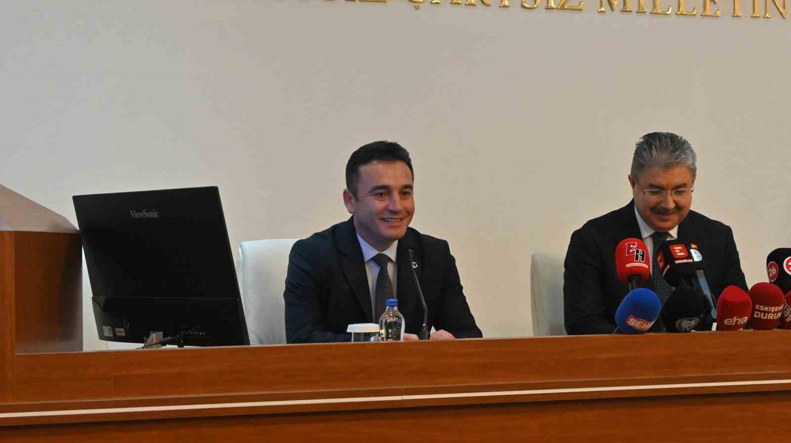 Vali Dr. Erdinç Yılmaz’a ’Sivrihisar Fahri Hemşehrilik Beratı’ takdim edildi
