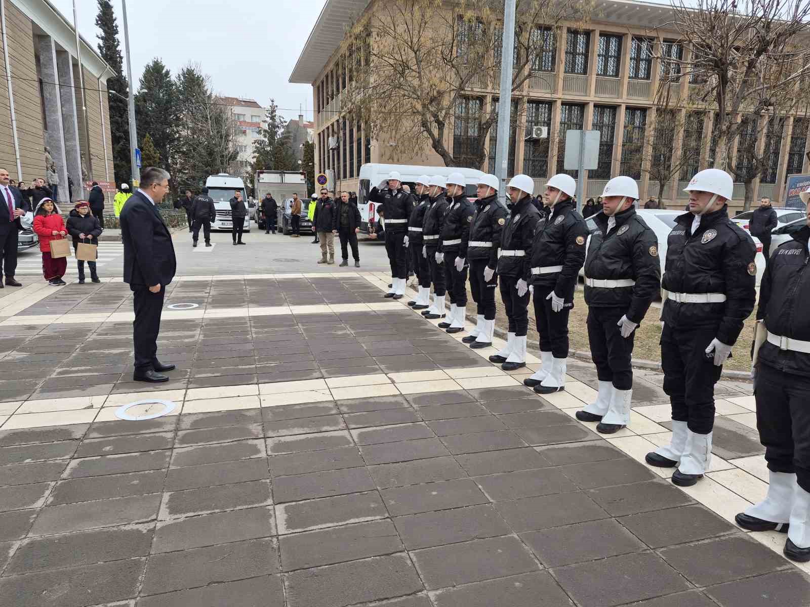 Vali Dr. Erdinç Yılmaz’ın ilk mesajı Eskişehir’e hizmet oldu
