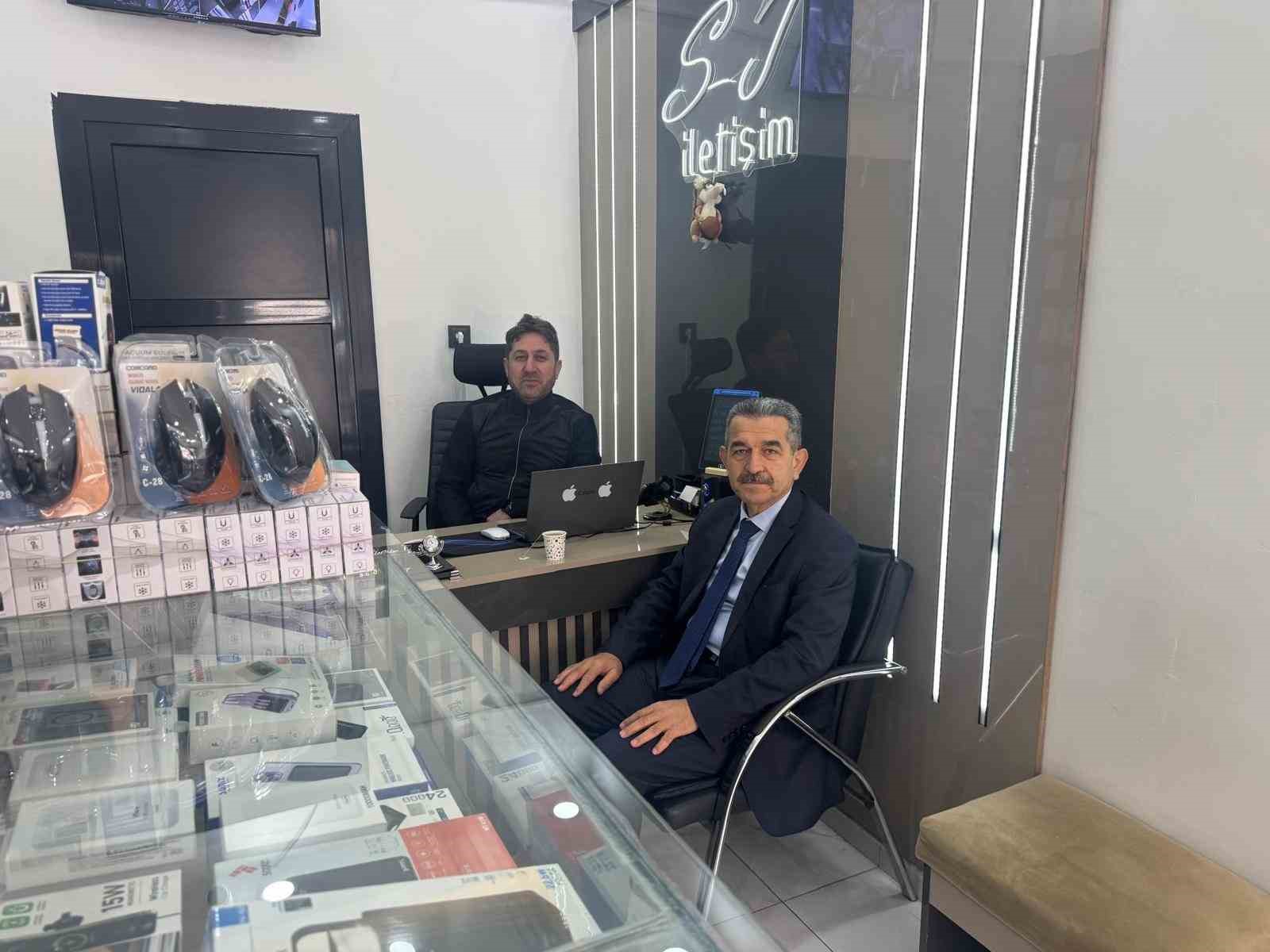 Vali Ekici hem makamda dinledi hem sahada esnafın nabzını tuttu
Vali Ekici hem makamda dinledi hem sahada esnafın nabzını tuttu