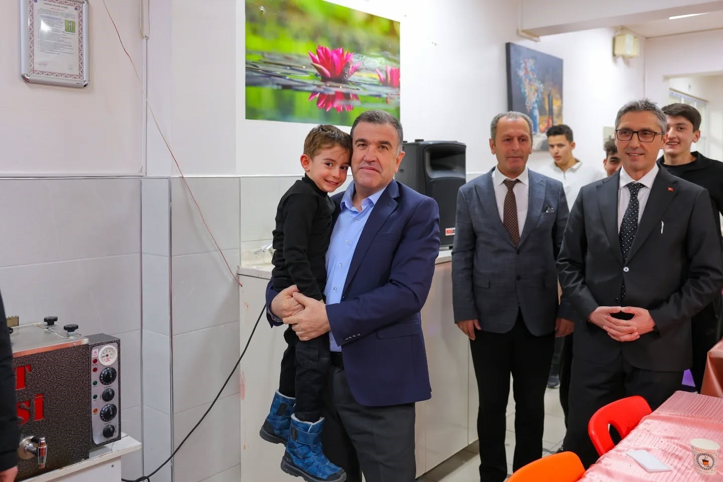 Vali Eldivan, Bayburt Fen Lisesi öğrencileriyle iftarda buluştu
