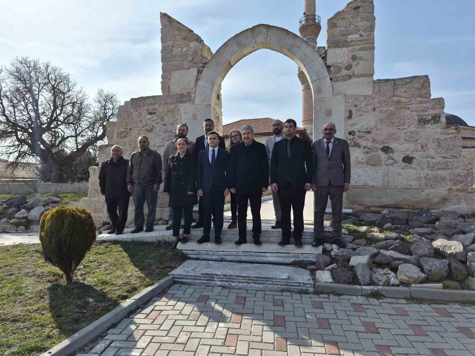 Vali Erdinç Yılmaz Seyitgazi’de tarihi mekanları yerinde inceledi
