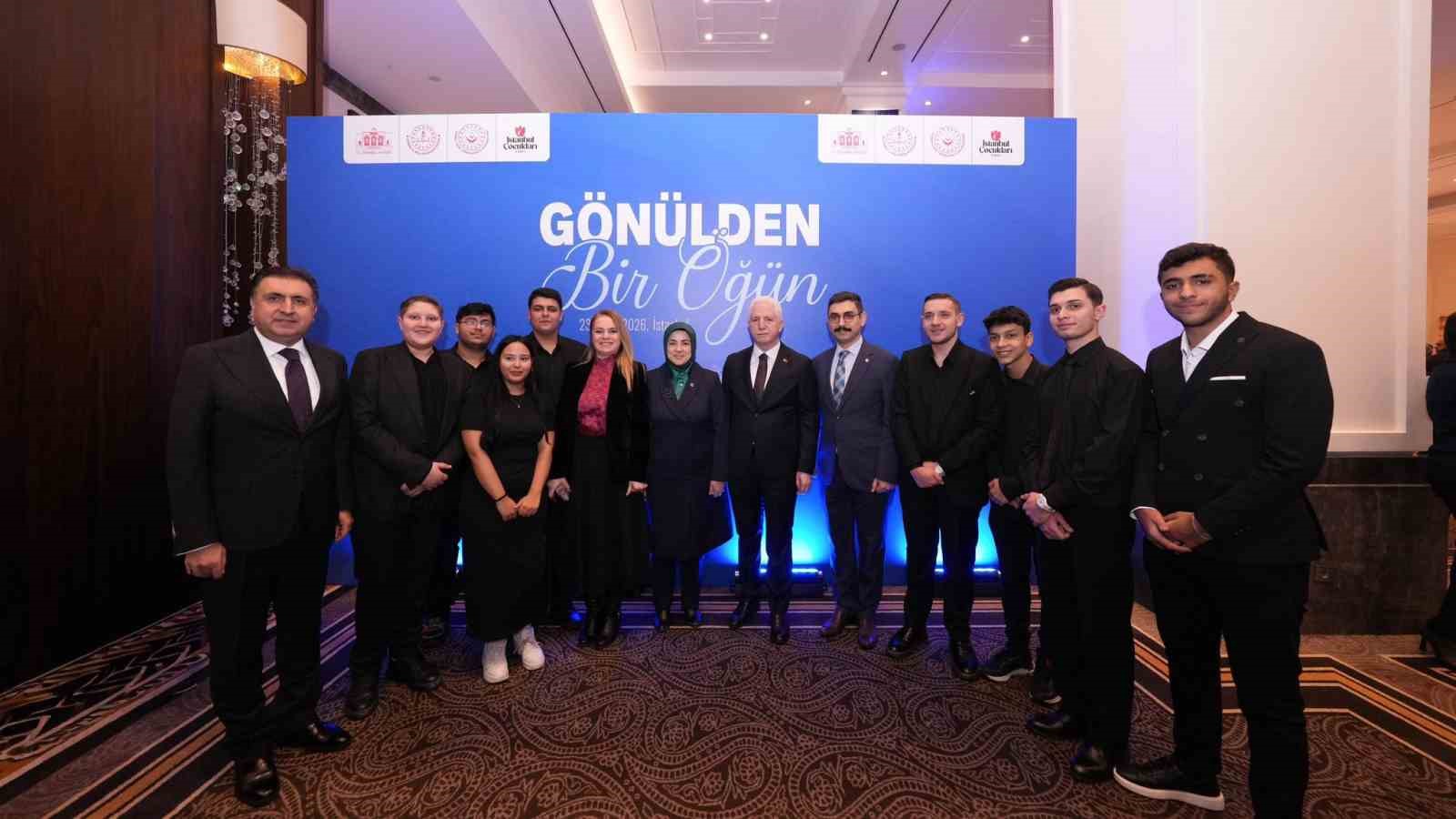 Vali Gül: "100 bin çocuğumuza sıcak yemek ulaştırmayı hedefliyoruz"
Vali Gül: "100 bin çocuğumuza sıcak yemek ulaştırmayı hedefliyoruz"