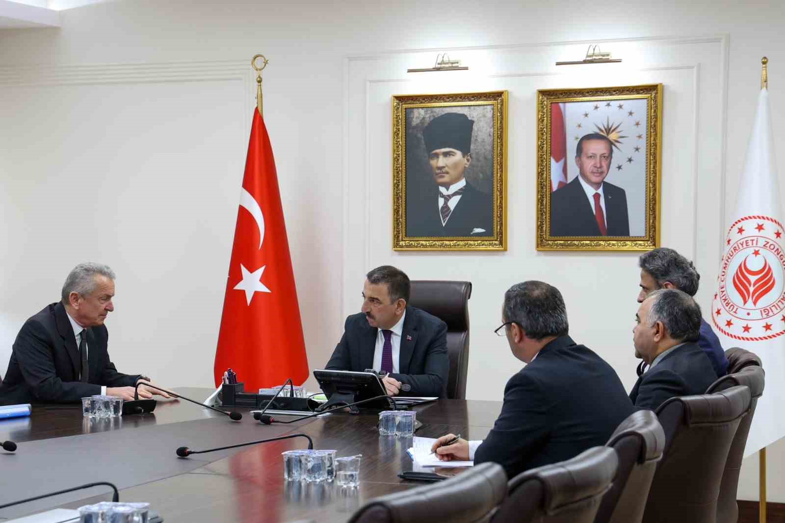 Vali Hacıbektaşoğlu Çaycuma heyetini kabul etti
