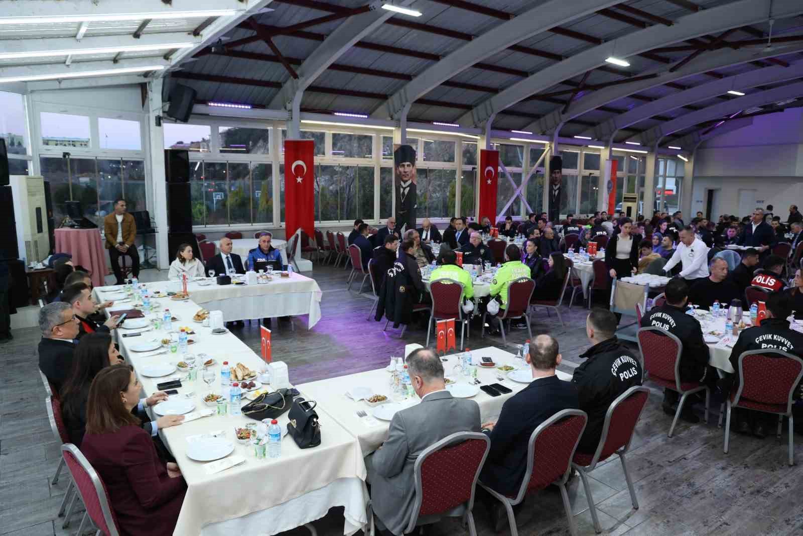 Vali Hacıbektaşoğlu emniyet teşkilatıyla iftarda buluştu

