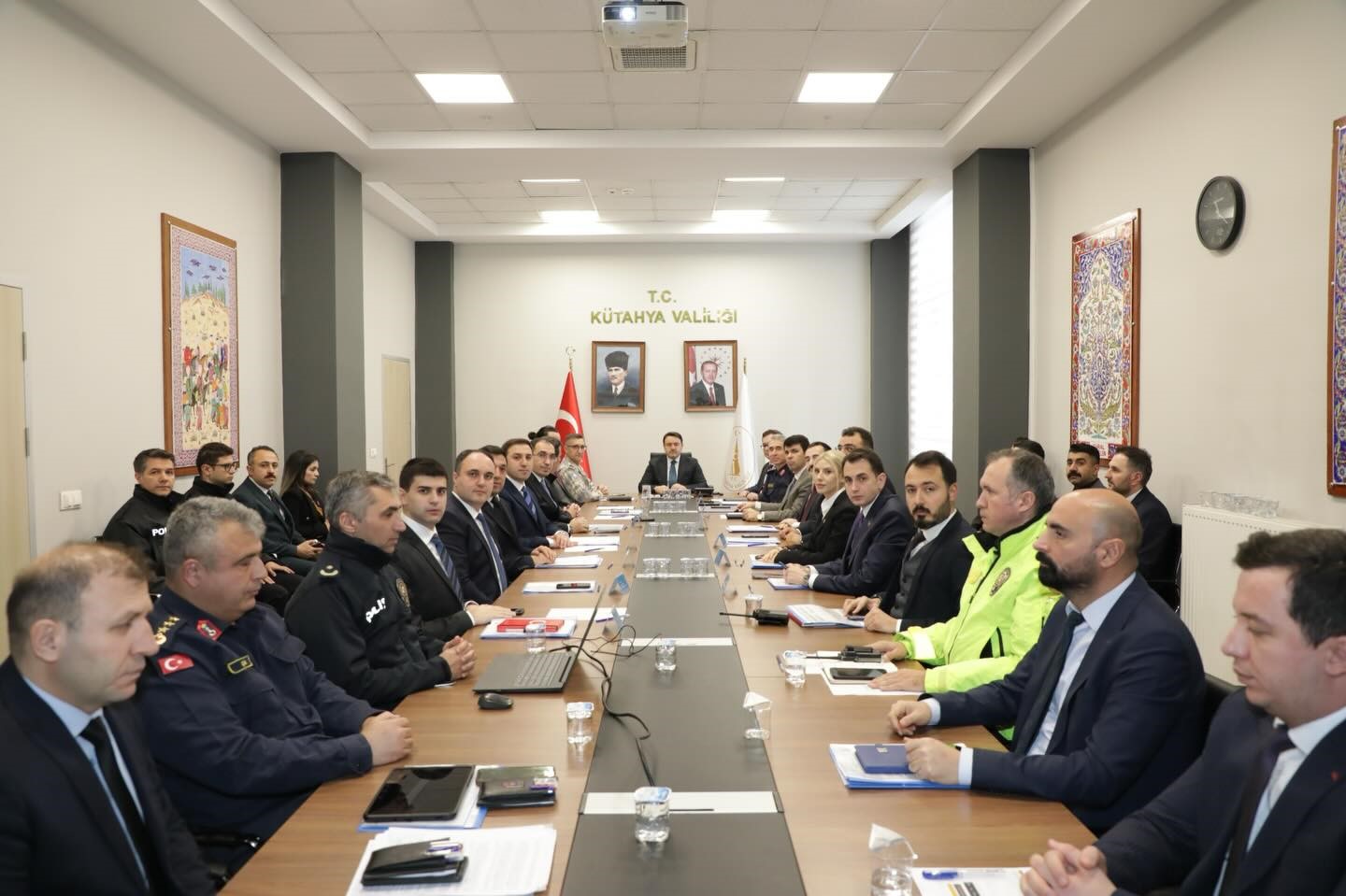 Vali Işın: "Devletin temel görevlerinden biri de vatandaşların huzur ve güven içinde yaşamalarını sağlamaktır"
