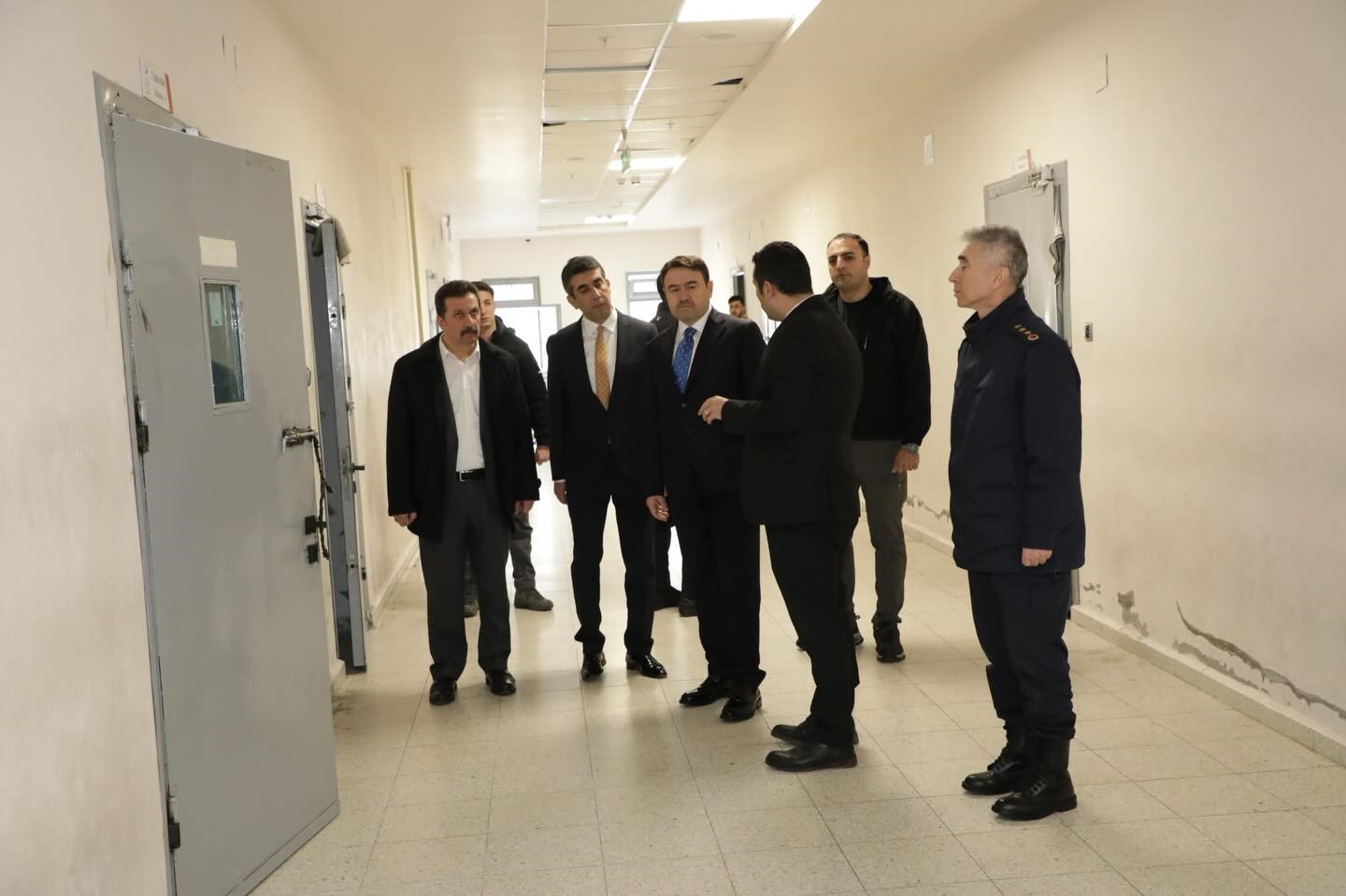 Vali Işın, Geri Gönderme Merkezi’ni inceledi
