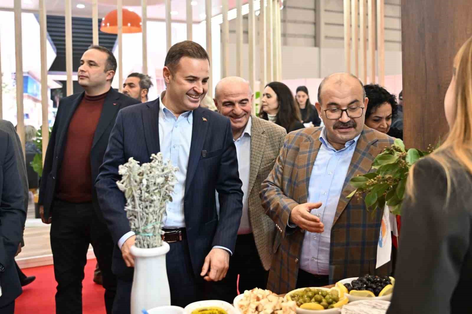 Vali İsmail Ustaoğlu, EMITT’te Balıkesir standına hayran kaldı
