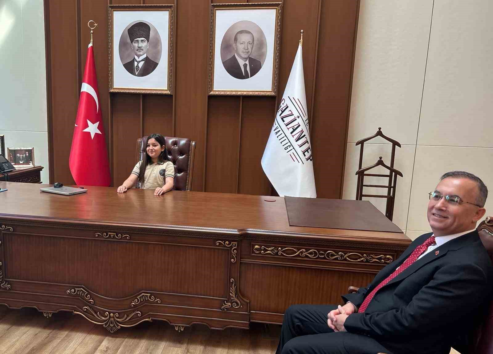 Vali Kemal Çeber, koltuğunu Eylül Lina Yıldız’a devretti
