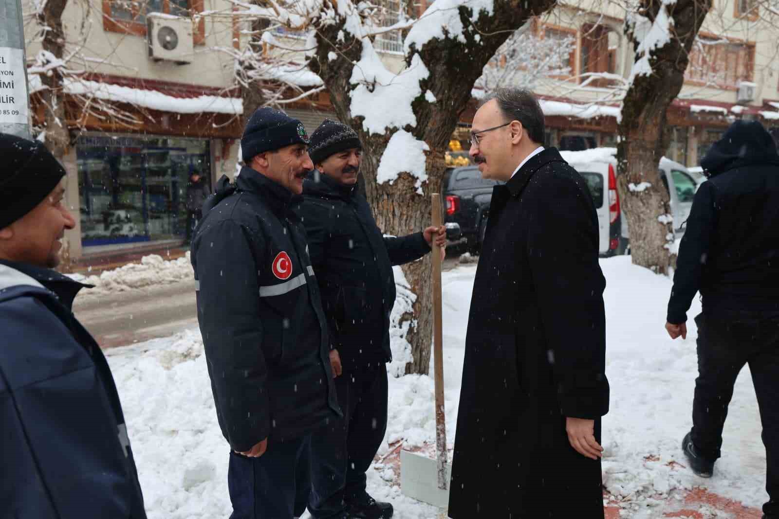 Vali Kızılkaya: "Karla mücadelede tüm ekipler seferber edildi"
