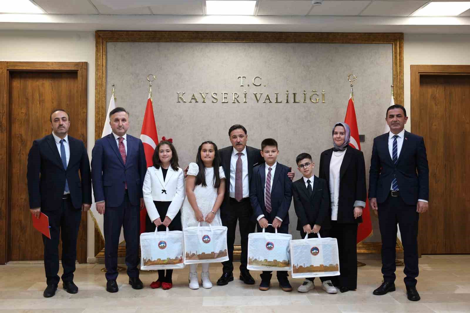 Vali koltuğuna oturan Zeynep’ten il emniyet müdürüne talimat: "Okulların çevresinde güvenliği artırın"
