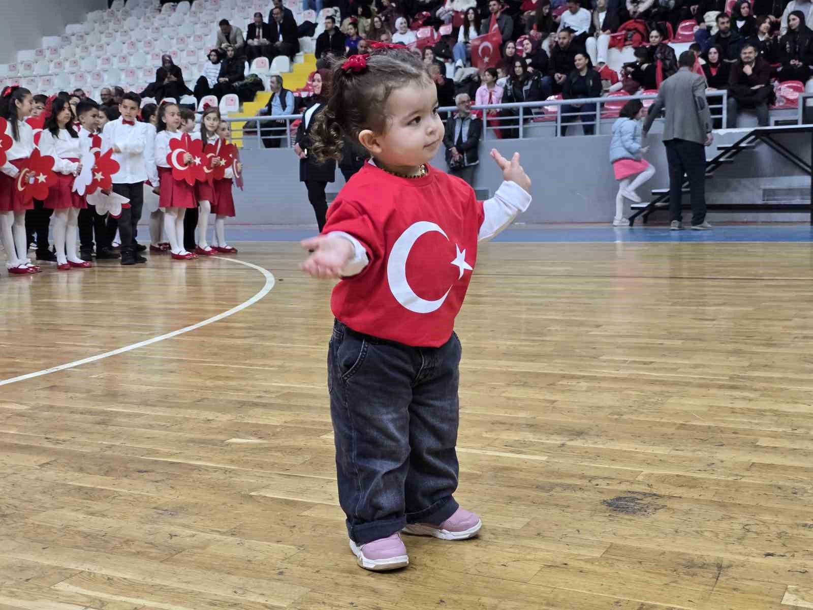 Vali koltuğuna oturdu, ilk talimatı okul güvenliği oldu
