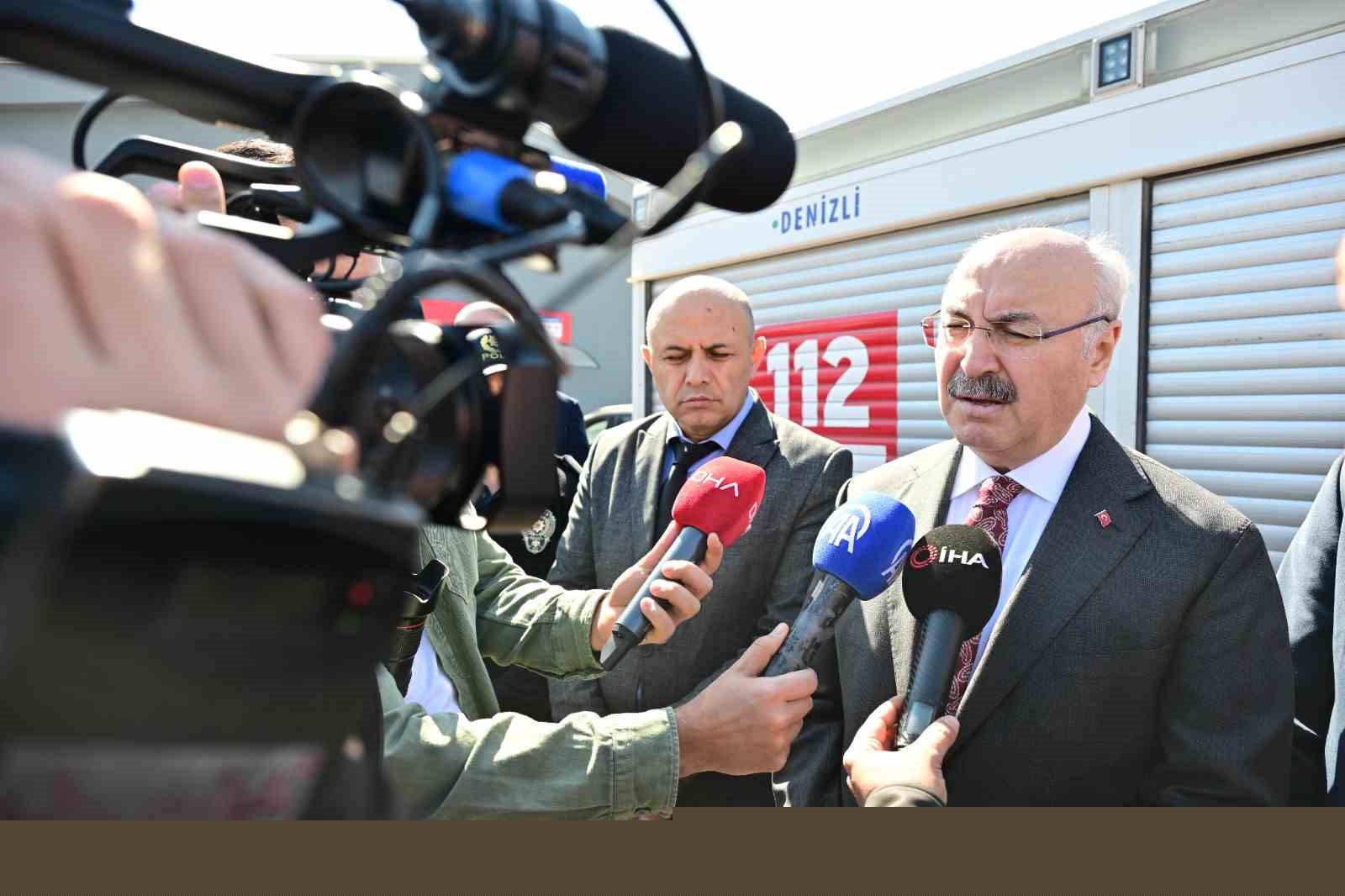 Vali Köşger, 5.1’lik depremin merkez üssü Buldan’da incelemelerde bulundu
