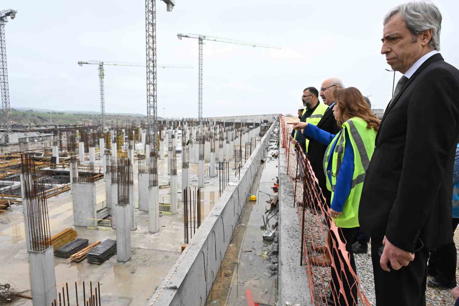 Vali Köşger, Denizli Acil Durum Hastanesi inşaatının son durumu hakkında bilgi aldı
