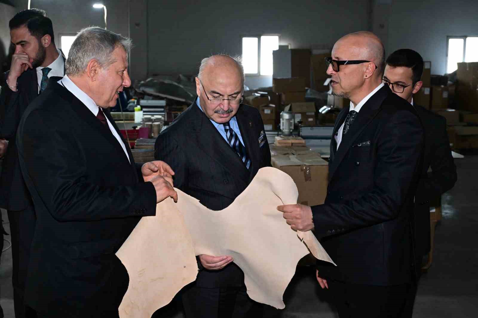 Vali Köşger  deri fabrikalarına ziyaret etti
