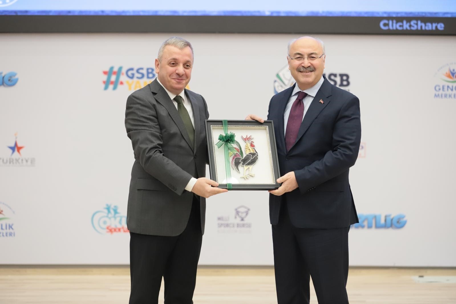 Vali Köşger; "Girişimcilik ve hayat becerileri güçlü nesillerin temelidir"
Vali Köşger; "Girişimcilik ve hayat becerileri güçlü nesillerin temelidir"
