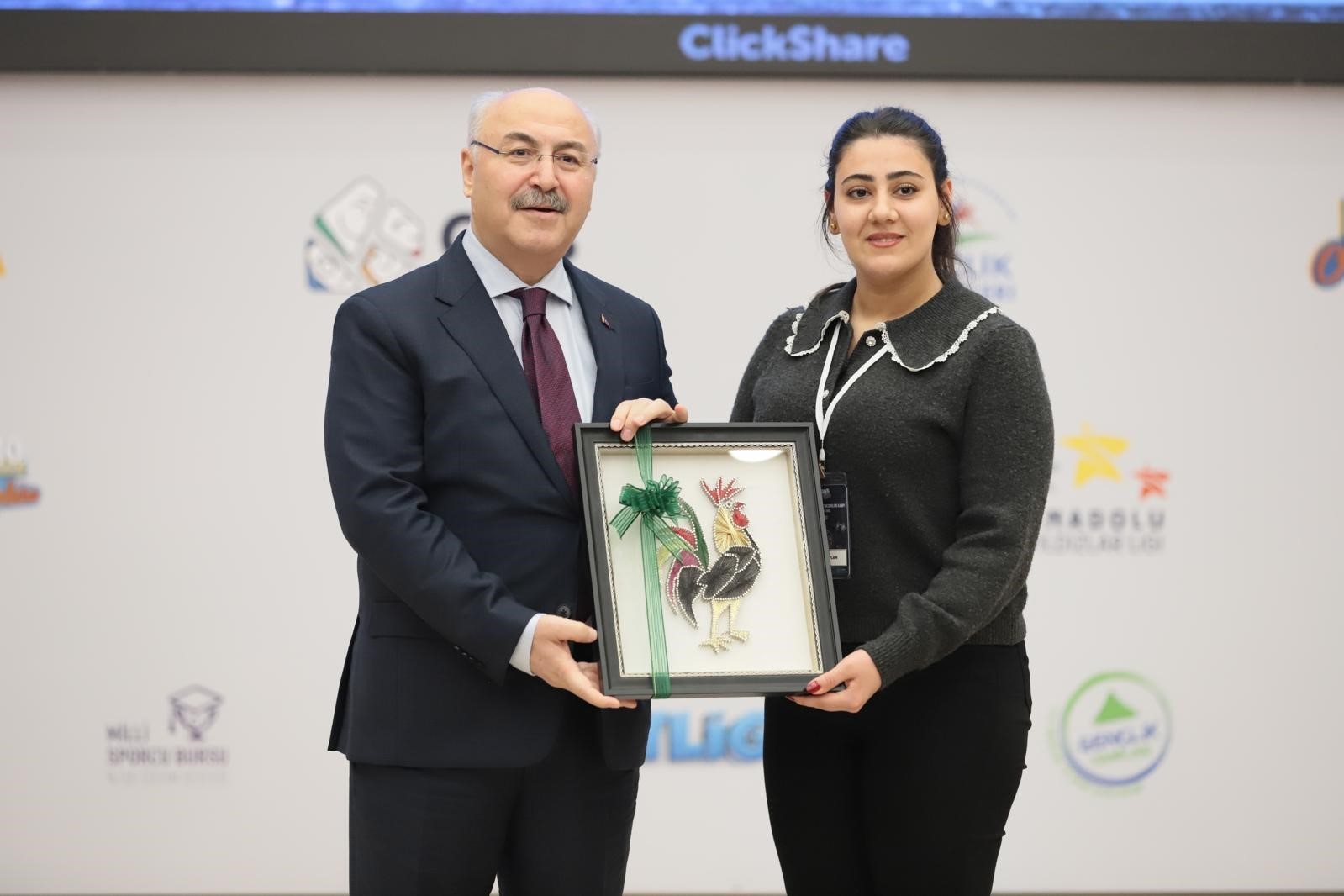 Vali Köşger; "Girişimcilik ve hayat becerileri güçlü nesillerin temelidir"
Vali Köşger; "Girişimcilik ve hayat becerileri güçlü nesillerin temelidir"