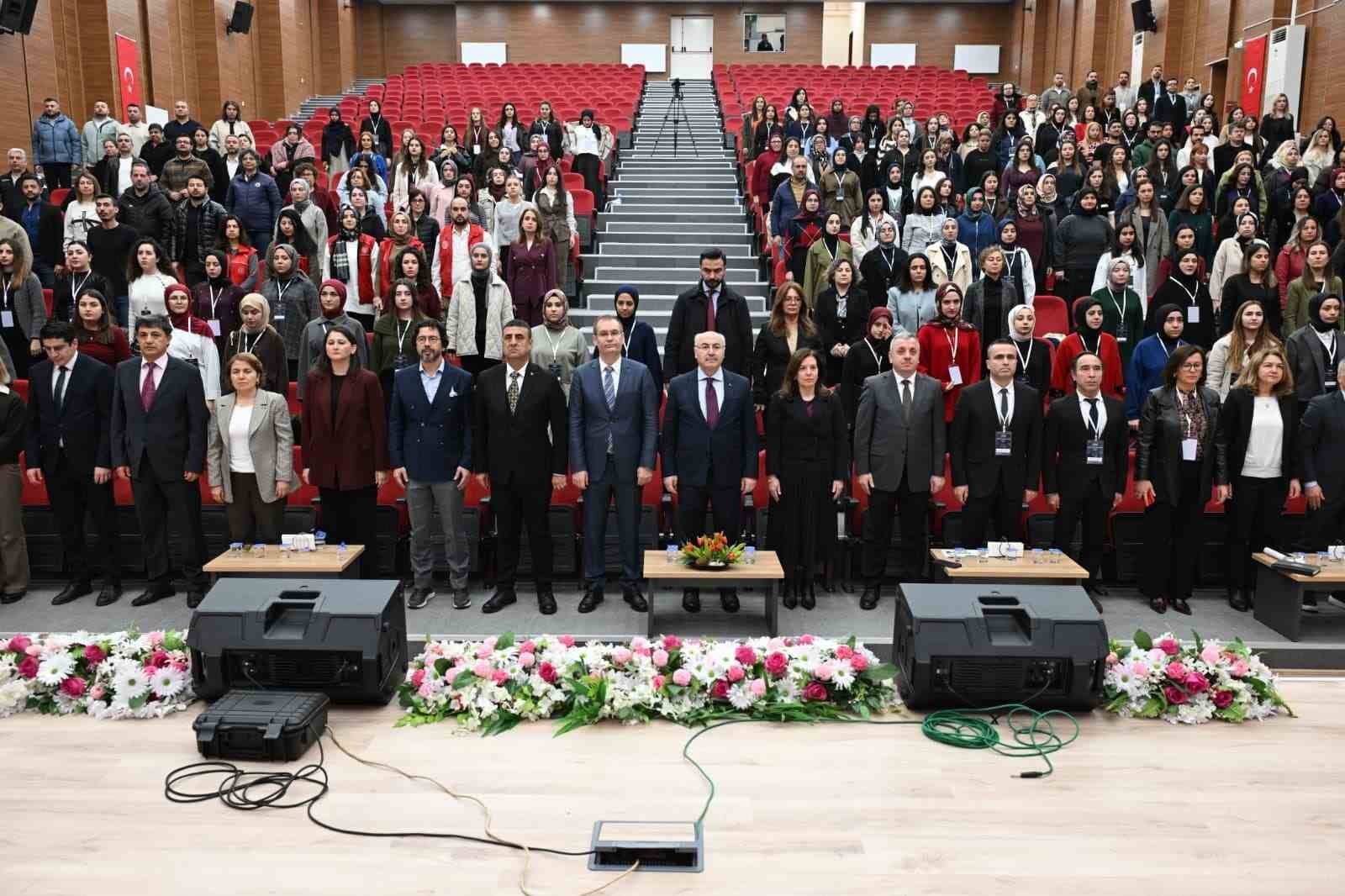 Vali Köşger; "Girişimcilik ve hayat becerileri güçlü nesillerin temelidir"
Vali Köşger; "Girişimcilik ve hayat becerileri güçlü nesillerin temelidir"