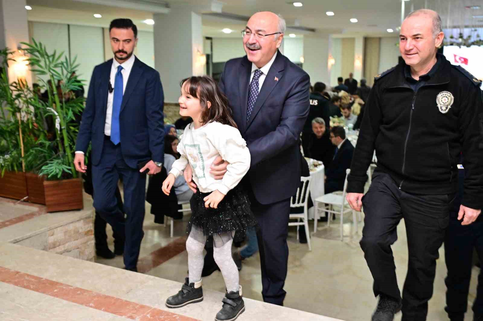 Vali Köşger, şehit aileleri ve gaziler iftarda buluştu
