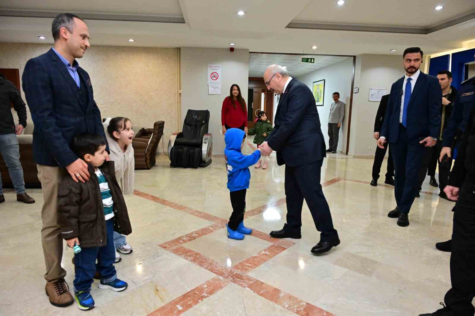 Vali Köşger, şehit aileleri ve gaziler iftarda buluştu
