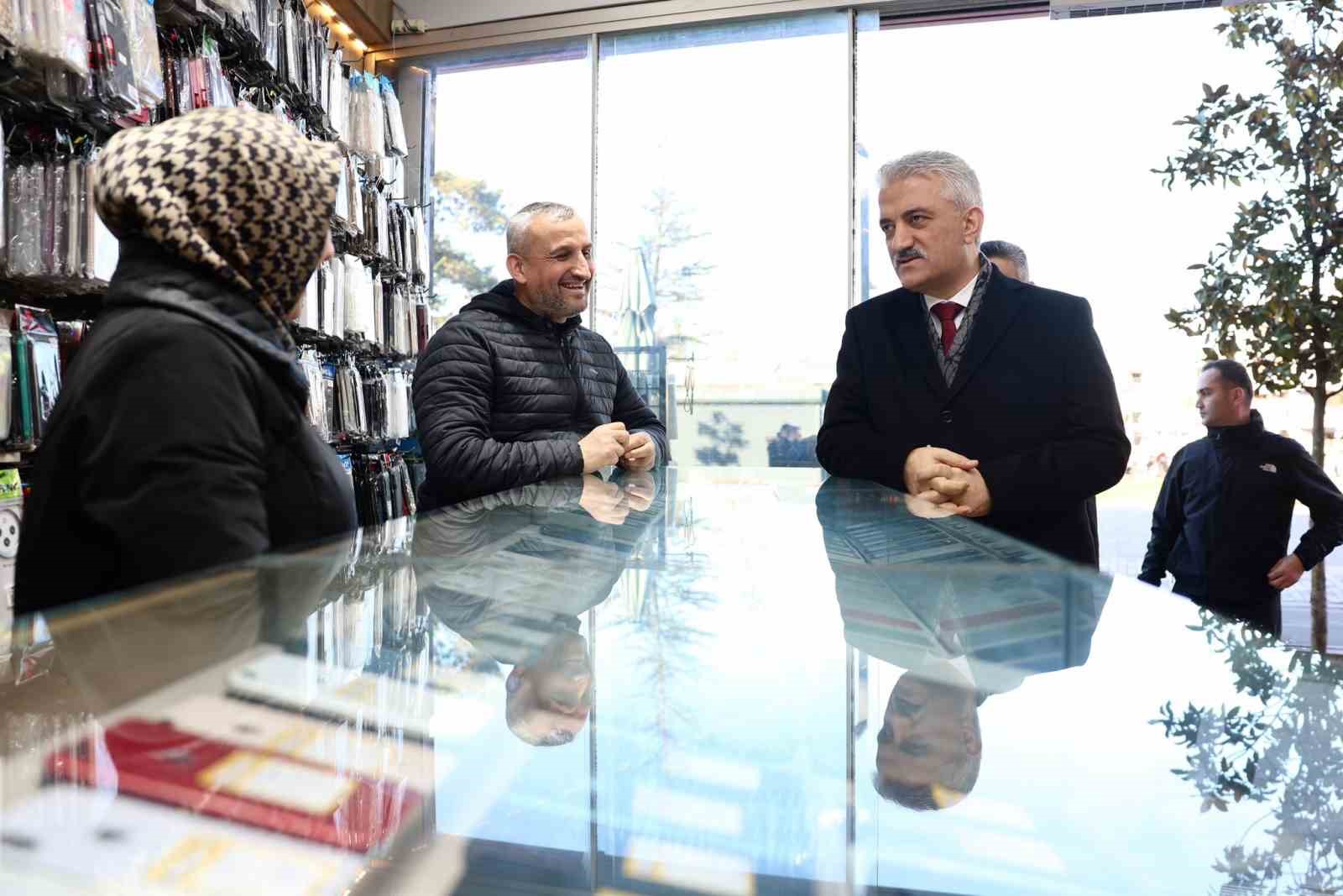 Vali Makas esnafla hasbihal etti
