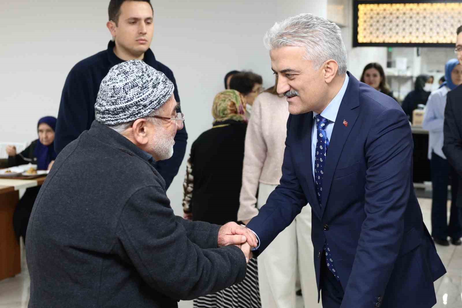 Vali Makas’tan büyüklere ziyaret
