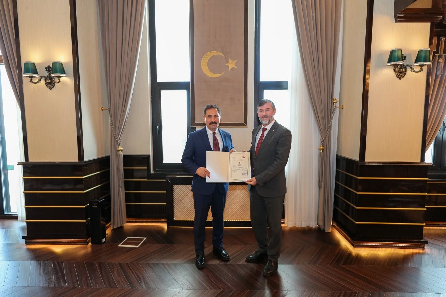 Vali Masatlı, Müftü Topçu’ya başarı belgesi verdi
