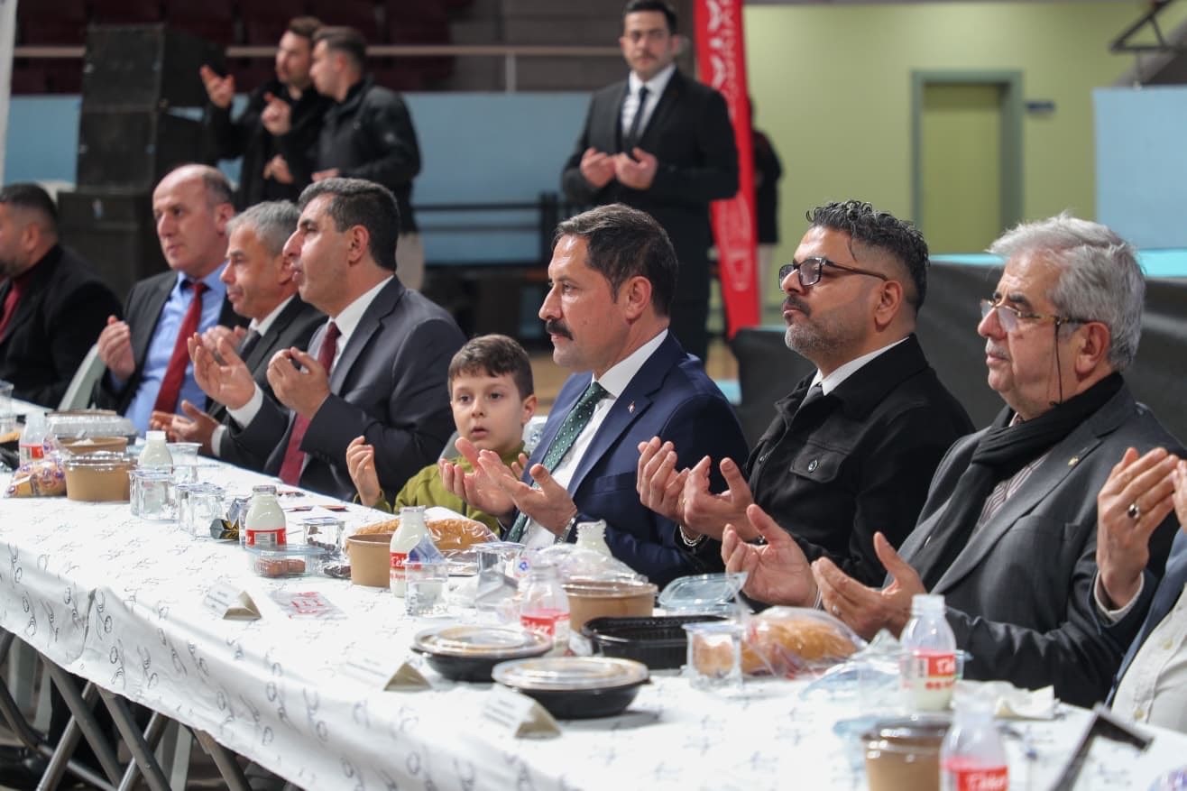 Vali Masatlı, muhtarla iftarda bir araya geldi
