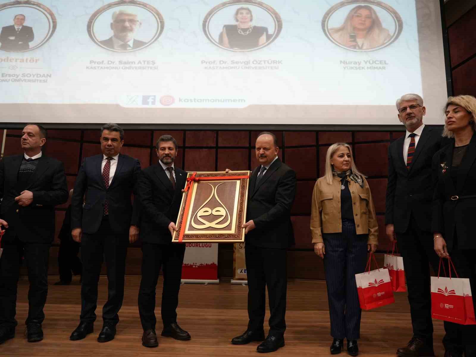 Vali Meftun Dallı: "Merakı olanlar birazcık fedakarlık yaparsa bu sanatlarımızı kaybetmemiş oluruz"
