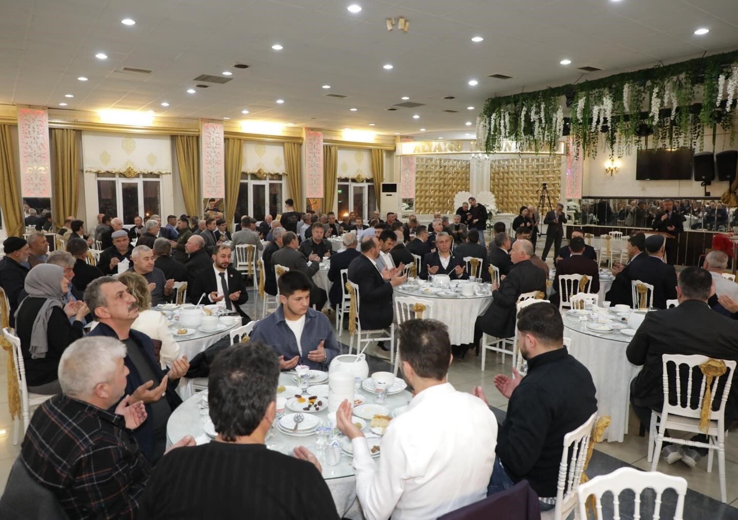 Vali Musa Işın ve il protokol üyeleri muhtarlarla iftarda buluştu
