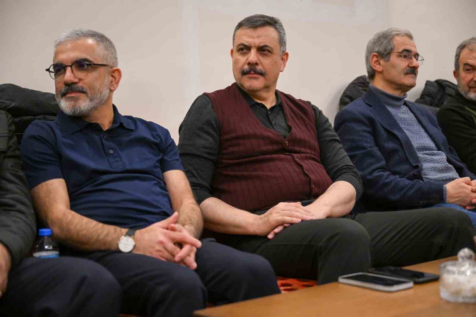 Vali Mustafa Çiftçi, Yazıpınar köyünde tel helvası geleneğine katıldı
