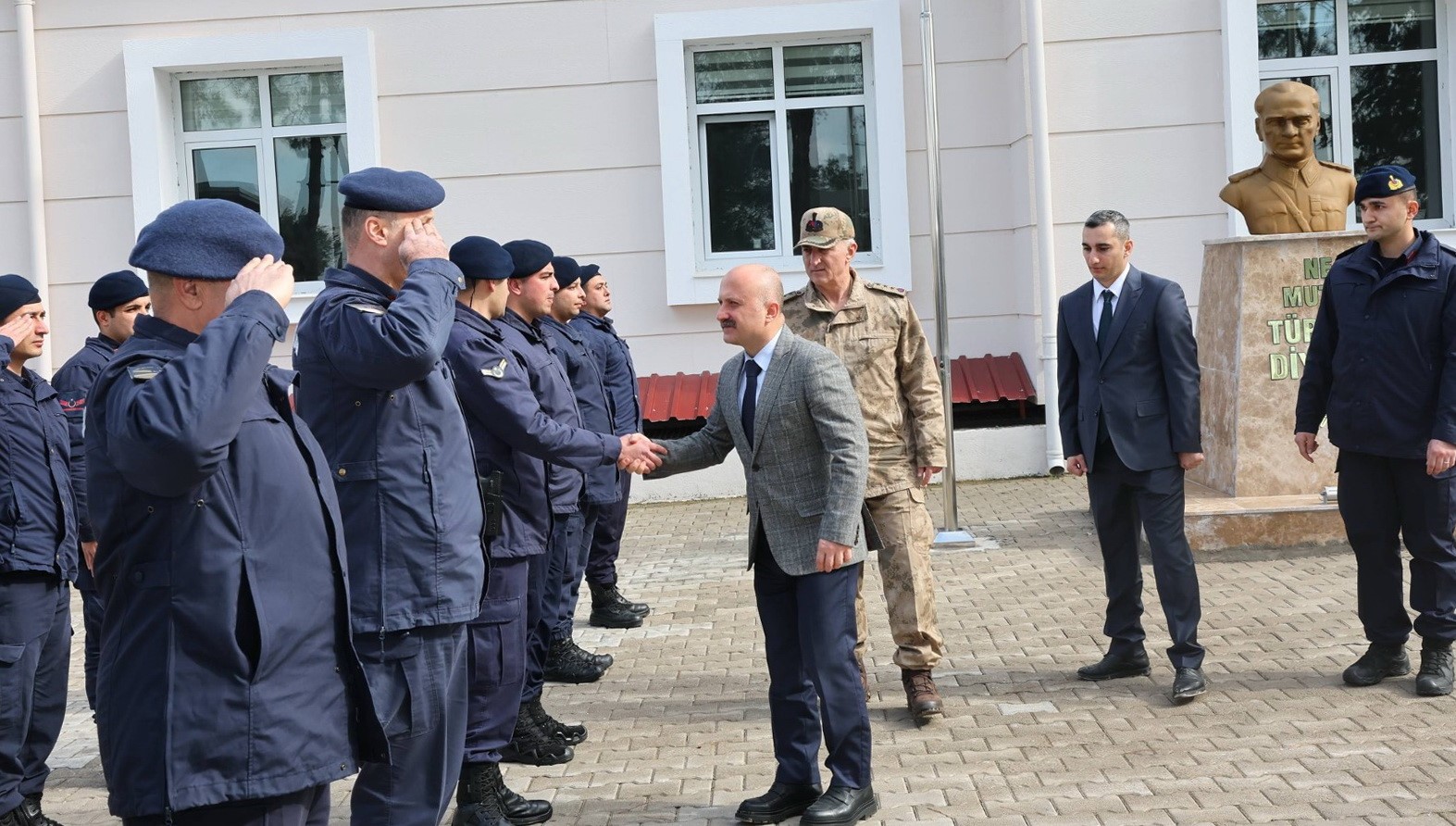 Vali Osman Varol Samsat ilçesinde incelemelerde bulundu
