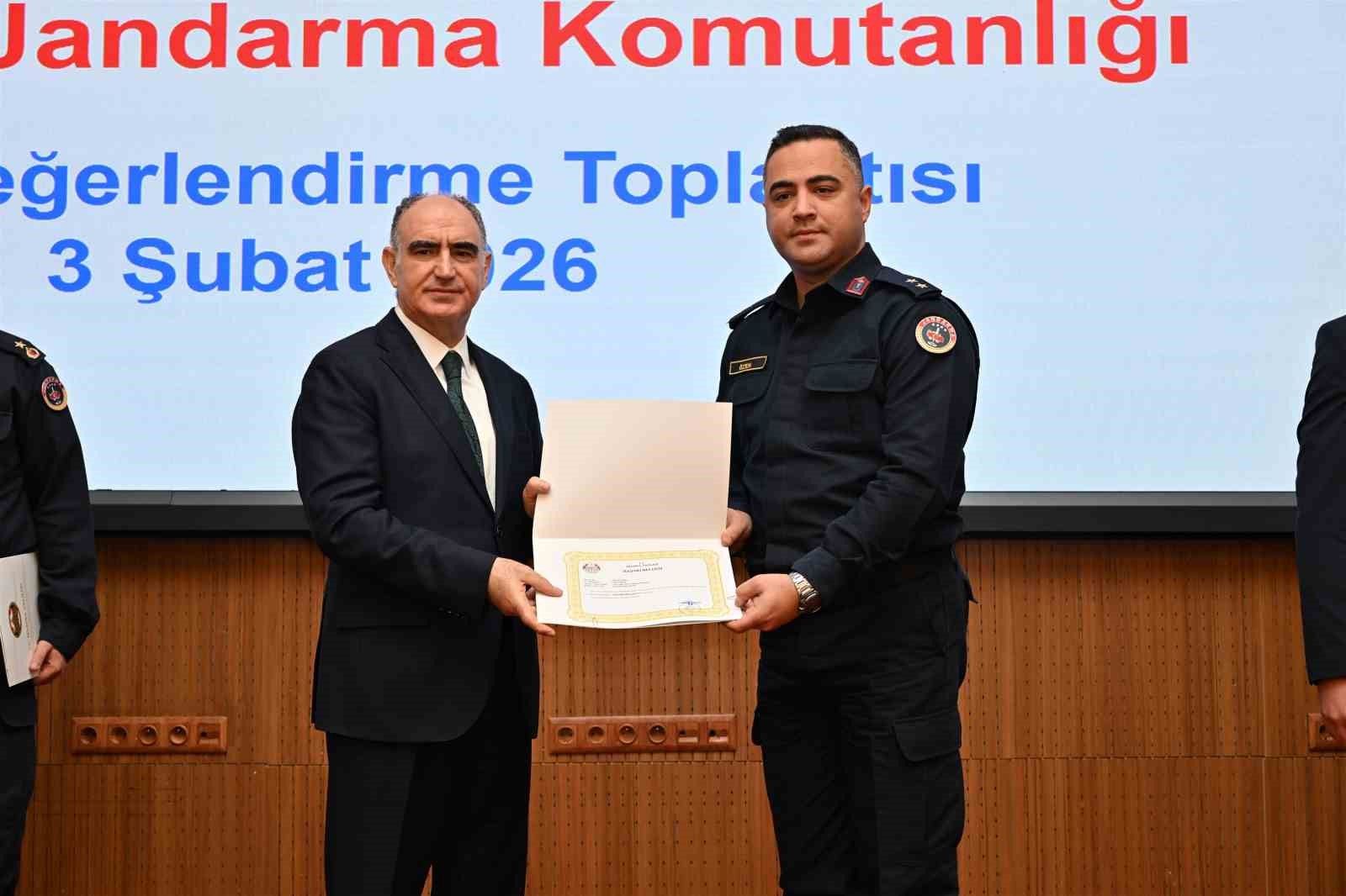 Vali Özkan’dan jandarmaya övgü
