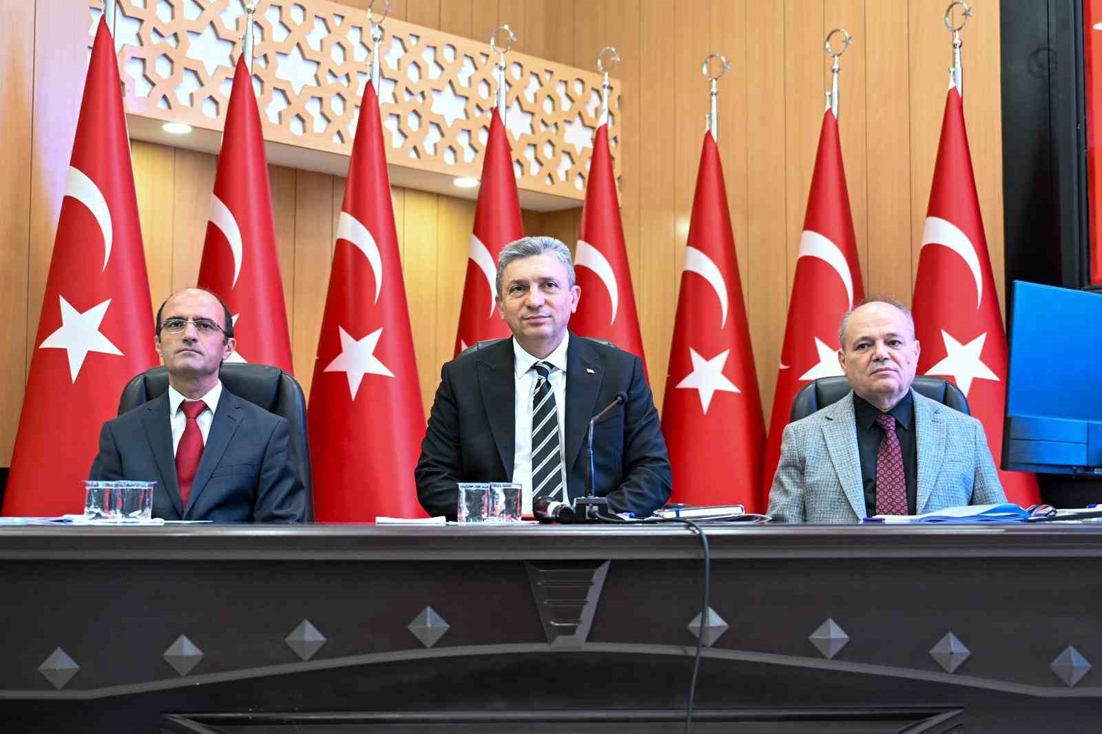 Vali Şahin: "COP31, Antalya’ya çok önemli katkılar sağlayacak"
Vali Şahin: "COP31, Antalya’ya çok önemli katkılar sağlayacak"