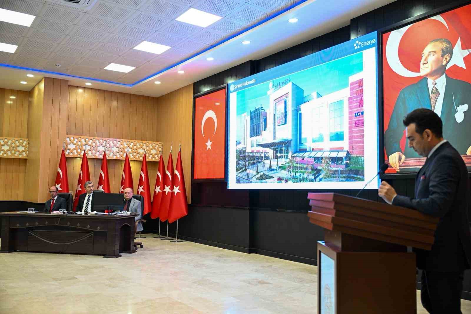 Vali Şahin: "COP31, Antalya’ya çok önemli katkılar sağlayacak"
Vali Şahin: "COP31, Antalya’ya çok önemli katkılar sağlayacak"