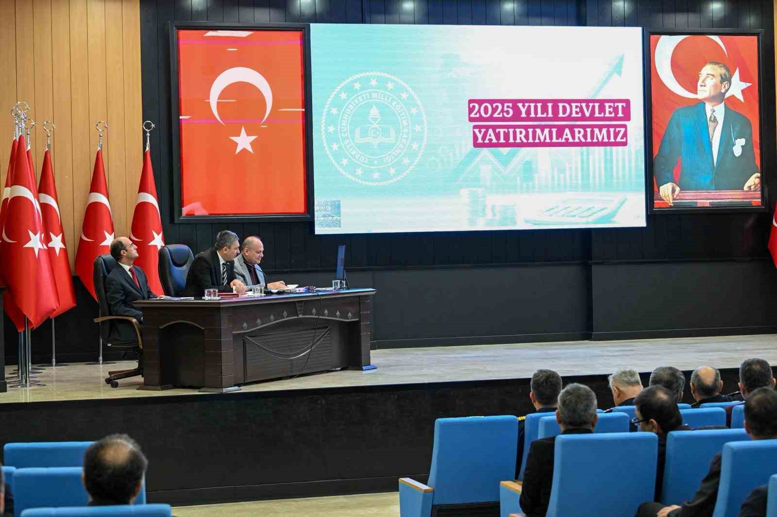 Vali Şahin: "COP31, Antalya’ya çok önemli katkılar sağlayacak"
Vali Şahin: "COP31, Antalya’ya çok önemli katkılar sağlayacak"