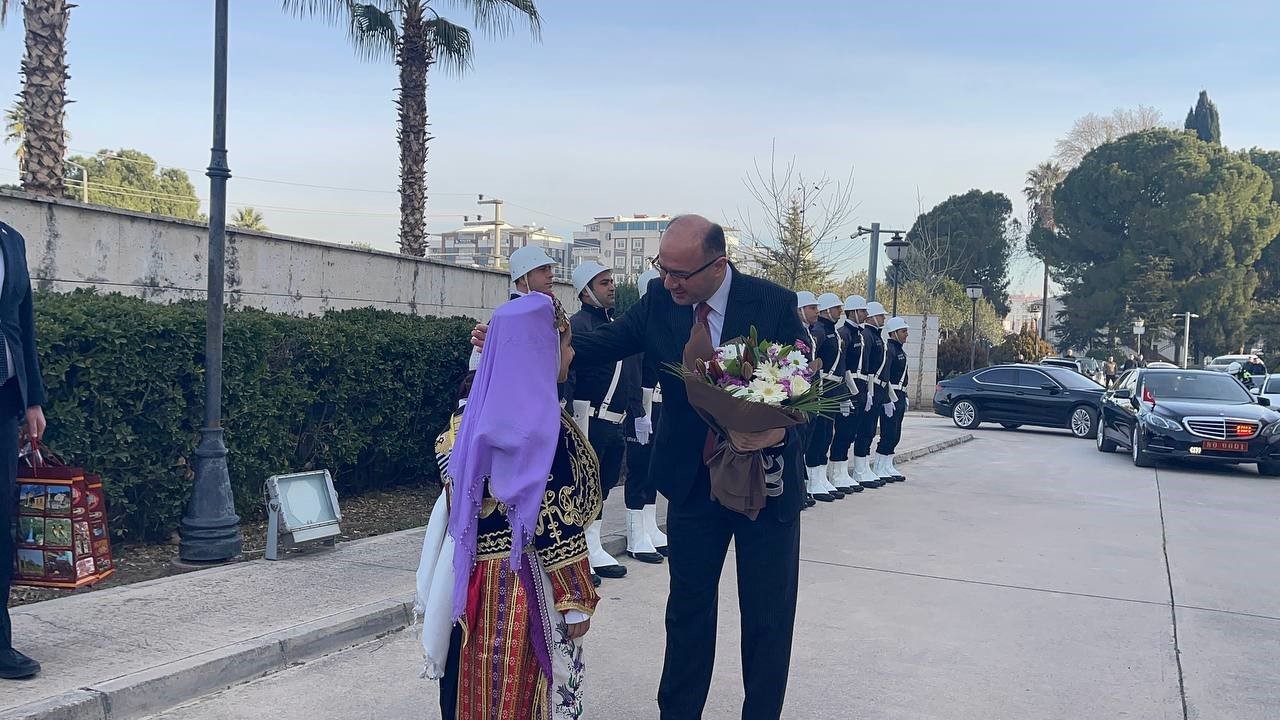 Vali Serdengeçti Osmaniye’de görevine başladı
