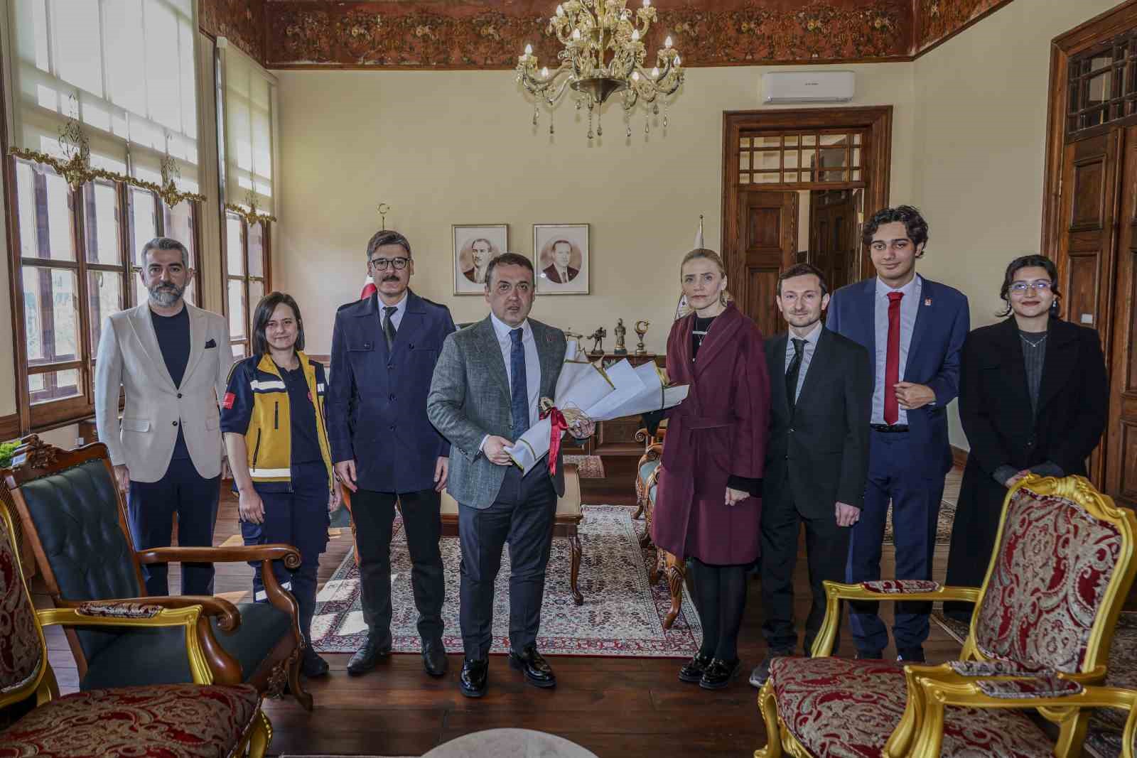 Vali Sözer, 14 Mart Tıp Bayramı dolayısıyla sağlık çalışanlarını kabul etti
