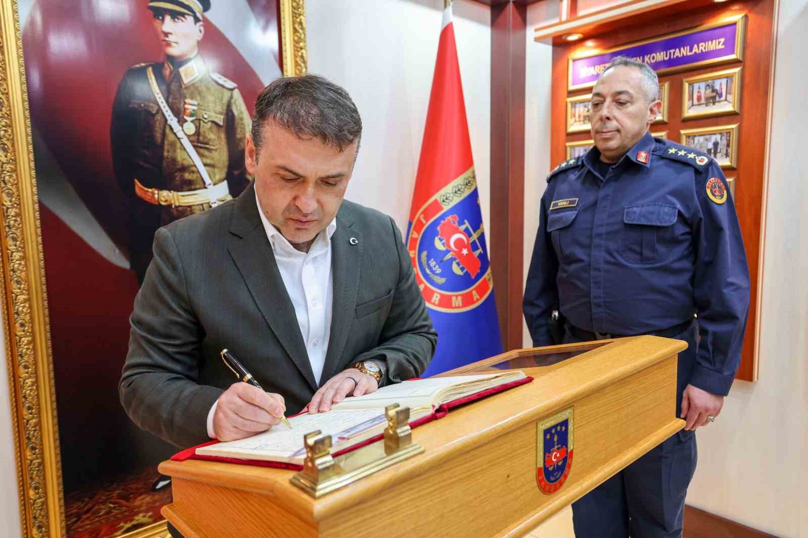 Vali Sözer Bilecik İl Jandarma Komutanlığı’nda bilgi aldı
