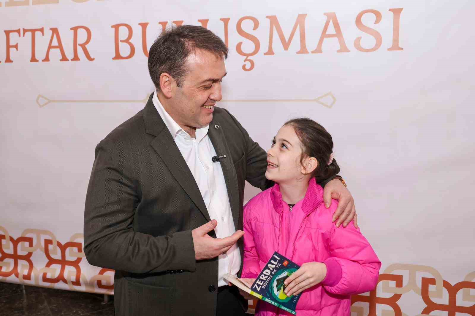 Vali Sözer, çocuk evlerinde kalan çocuklar ile iftar programında buluştu
