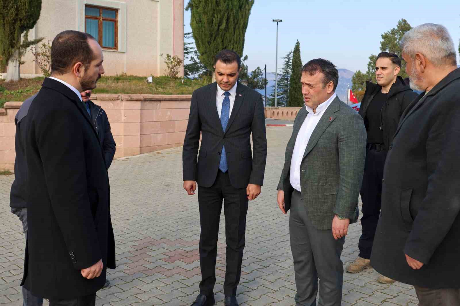 Vali Sözer, Dursun Fakıh Türbesi’nde incelemelerde bulundu
