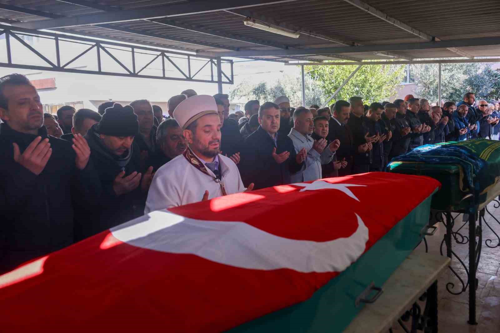 Vali Sözer, gazi cenazesine katıldı
