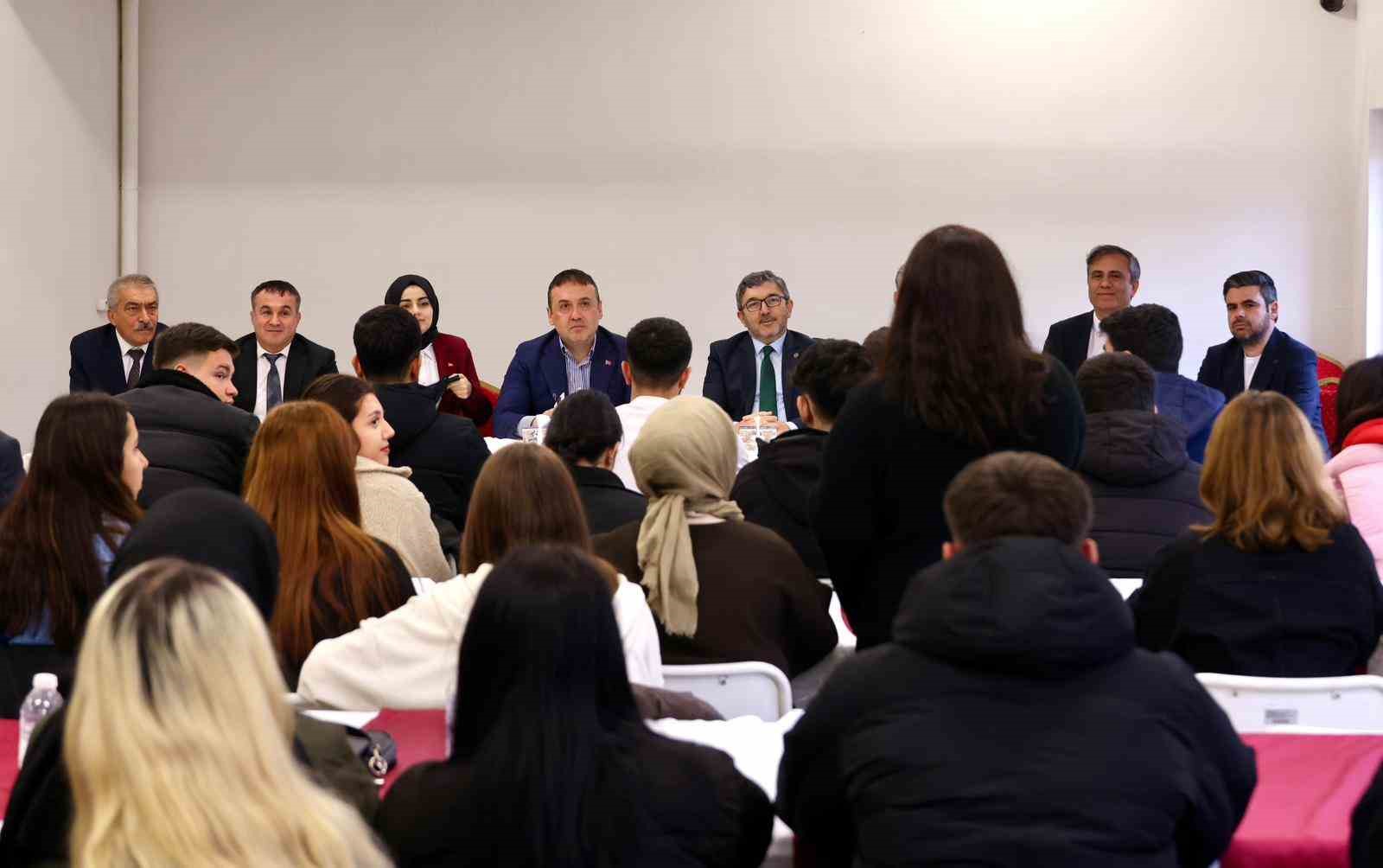 Vali Sözer Gölpazarı MYO’da öğrencilerle bir araya geldi
