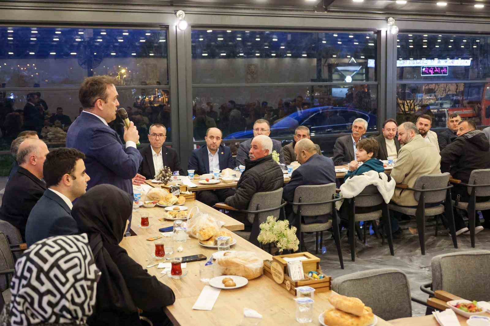 Vali Sözer, köy ve mahalle muhtarlarıyla iftar programında bir araya geldi
