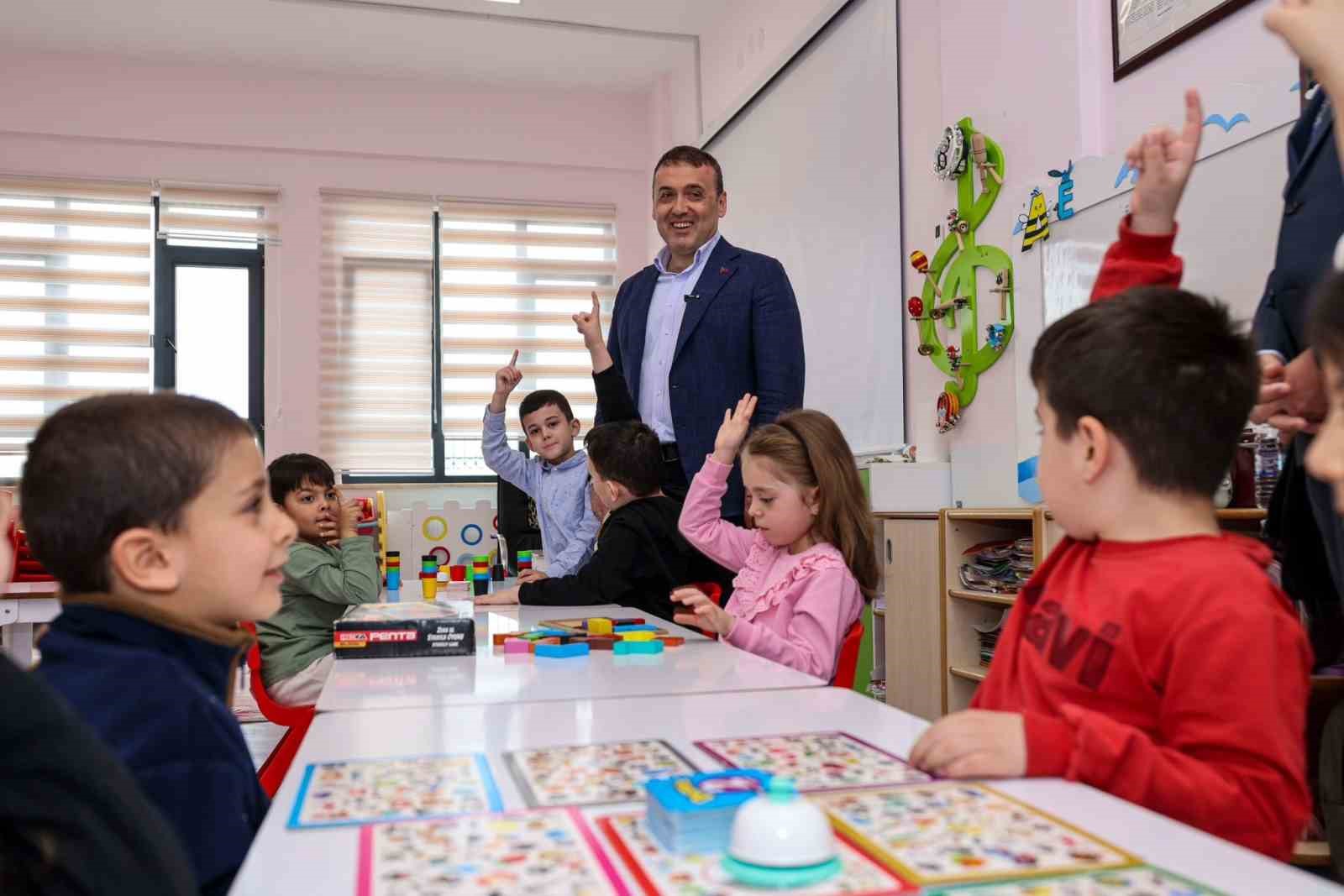 Vali Sözer öğrencilerle bir araya geldi
